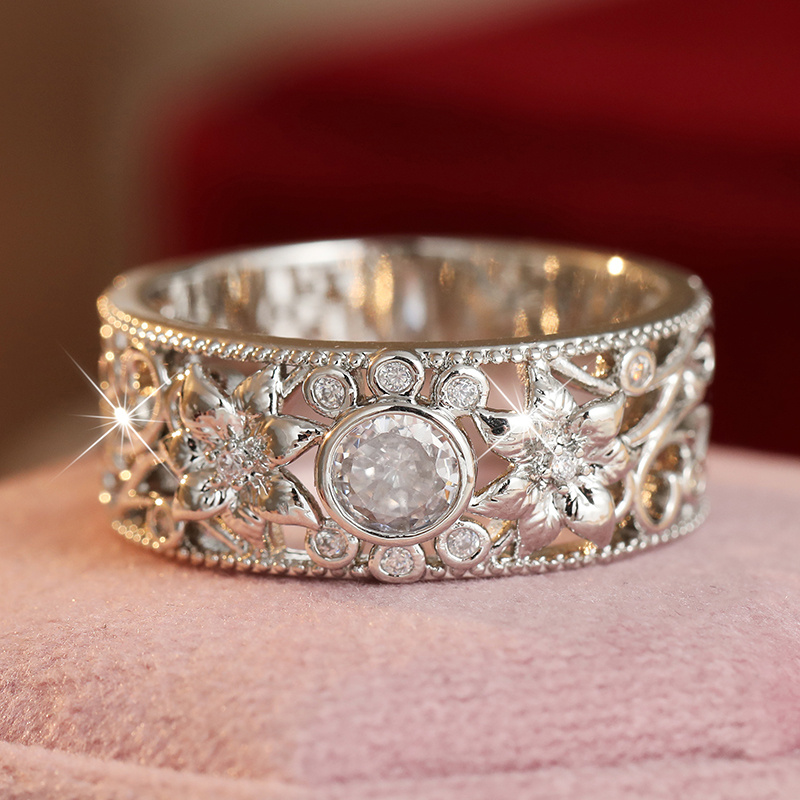 Women's Retro Court-style Ring with Floral Design